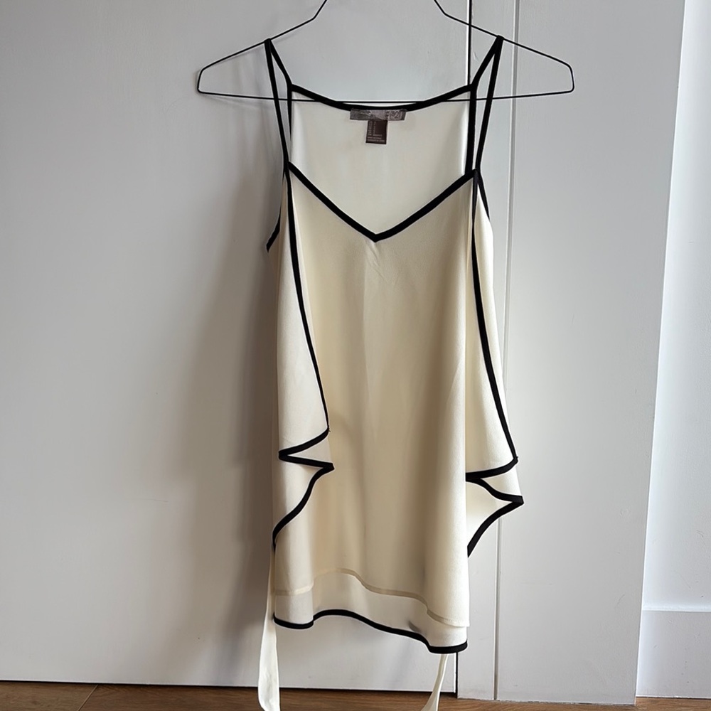 🦄 Parisian Chic Sleeveless Top with Black Trim